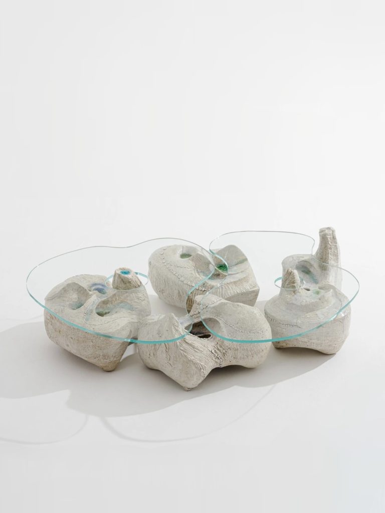 &lsquo;White Dive&rsquo; Table